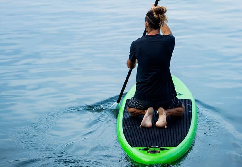 SUP (Stand-Up Paddleboarding): Şehirde Suyun Üzerinde Kalori Yakma Rehberi