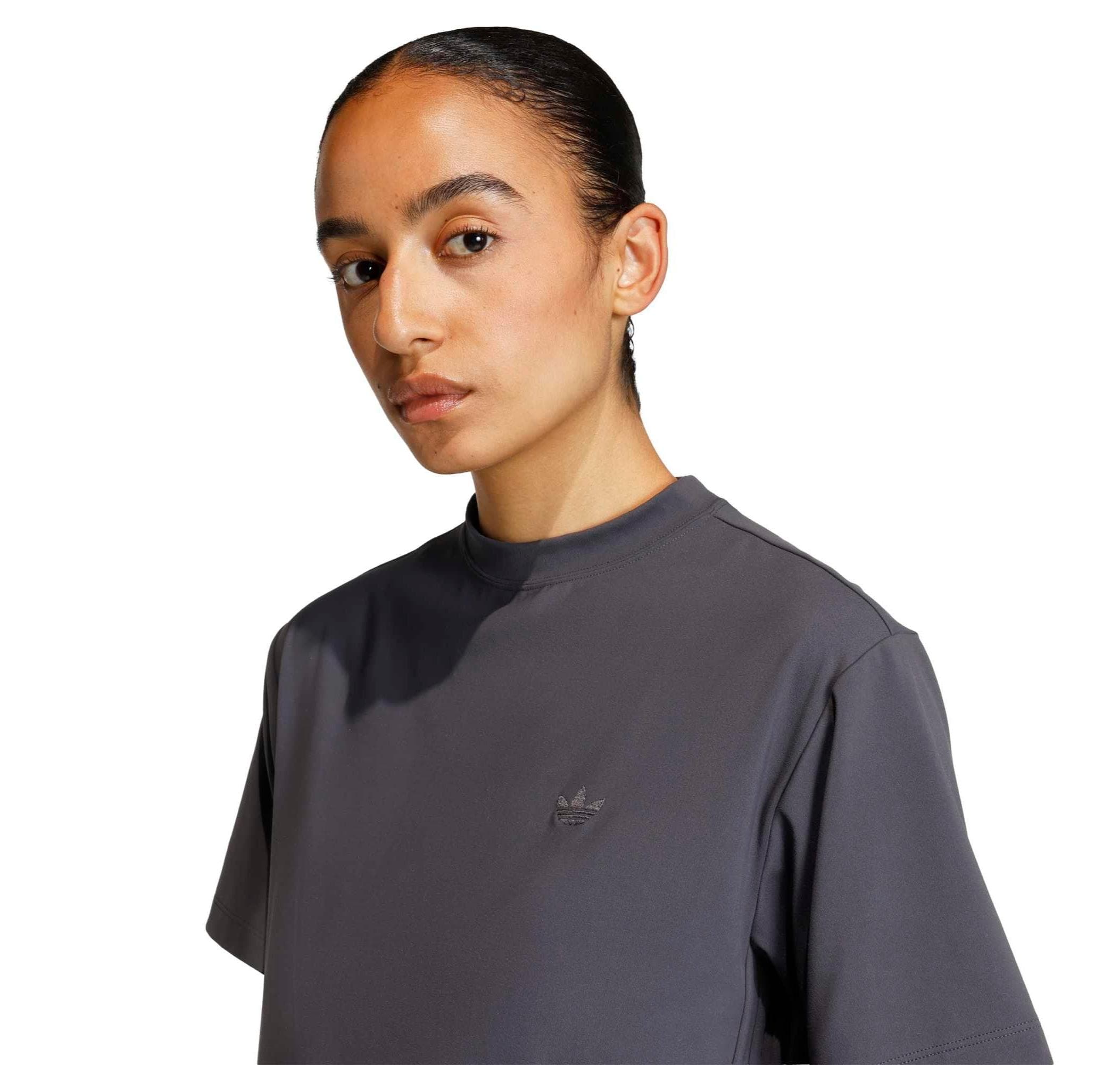 adidas adidas P Ess T Kadın T-Shirt İndigo - 4